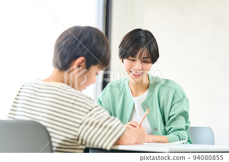 一個教學習的女人 小學生學習 94080855