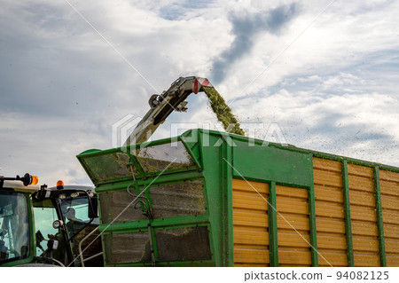 combine pours silage  94082125