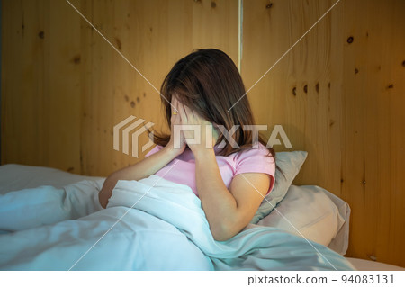 woman having migraine headaches during lying in bed at home. insomnia, sleepless, tired, suffering and stressed concepts 94083131