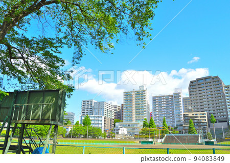 藍天映襯下的仙台市兵田川棒球場 藍天映襯下的仙台市兵田川棒球場 94083849