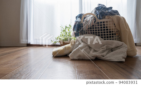 Laundry overflowing from the basket 94083931