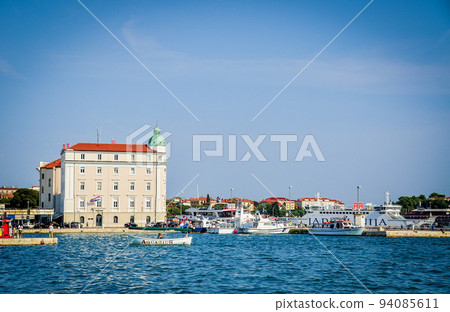 斯普利特城市和亞得里亞海 94085611