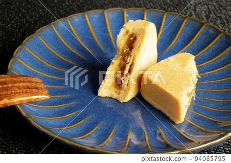 phoenix, moon cake, mid autumn festival 94085795