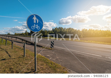 Bike sign on way side of highway Bike sign on way side of highway 94086123