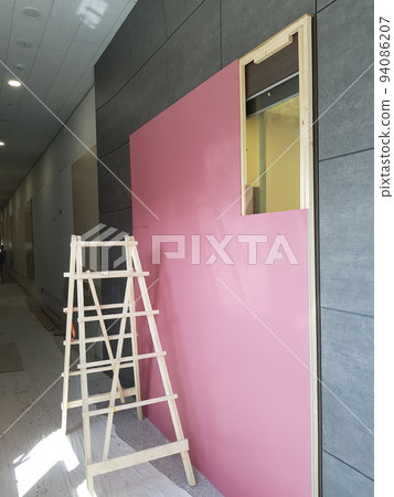 Indoor golf course, interior, construction, interior design, painting 94086207