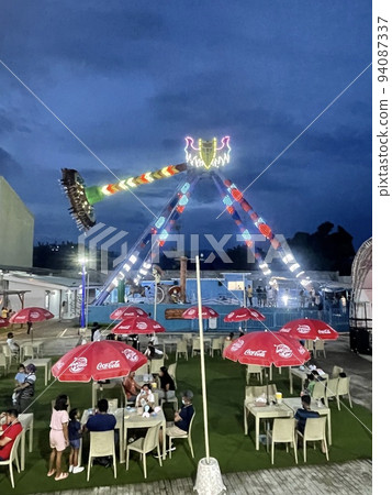 Amusement park at night Amusement park at night 94087337