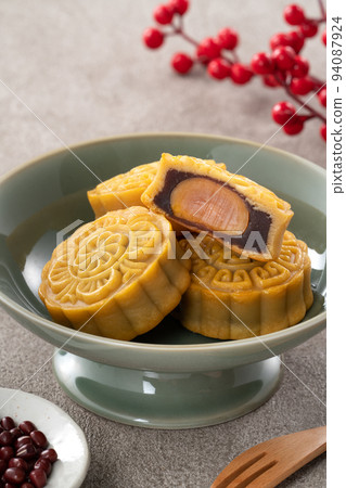 Mid-Autumn Festival Moon cake Geppei 94087924