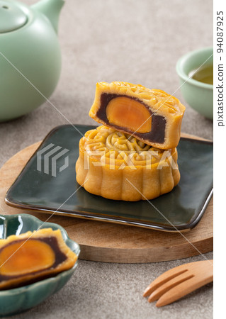 Mid-Autumn Festival Moon cake Geppei 94087925