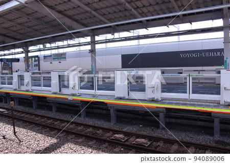 Platform of Yoyogi-Uehara Station on the Tokyo Metro Chiyoda Line Platform of Yoyogi-Uehara Station on the Tokyo Metro Chiyoda Line 94089006