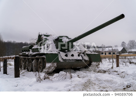 Russia. Saint-Petersburg. Krasnoselsky district. December 12, 2021. SU-100 self-propelled artillery installation in the parking lot. 94089706