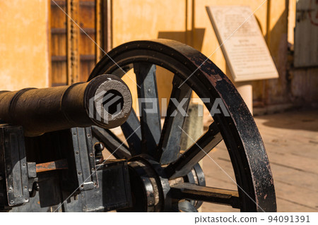 印度齋浦爾拉賈斯坦邦山堡琥珀堡太陽門的大砲 印度齋浦爾拉賈斯坦邦山堡琥珀堡太陽門的大砲 94091391