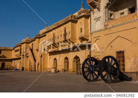 印度齋浦爾拉賈斯坦邦山堡琥珀堡太陽門的大砲 印度齋浦爾拉賈斯坦邦山堡琥珀堡太陽門的大砲 94091392