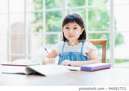 Elementary school girl studying at home Elementary school girl studying at home 94091715