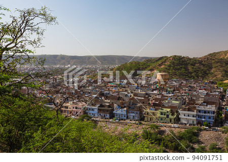 從印度齋浦爾太陽神廟山上看到的城市景觀 94091751