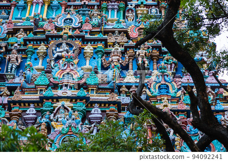 Sculpture on the tower gate of Meenakshi Temple in Madurai, India Sculpture on the tower gate of Meenakshi Temple in Madurai, India 94092241