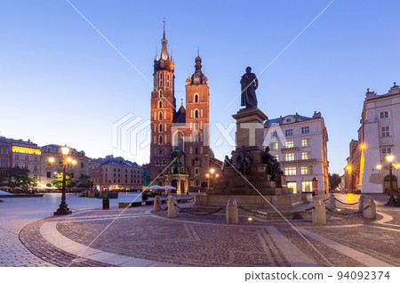 Krakow. St. Mary's Church and market square at dawn. 94092374