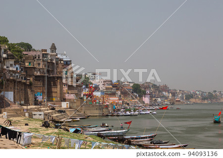 印度瓦拉納西聖恒河沿岸的風景 印度瓦拉納西聖恒河沿岸的風景 94093136