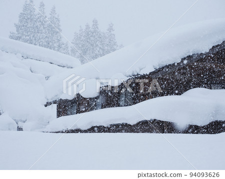 白川鄉五箇山雪景（岐阜縣，世界遺產） 94093626