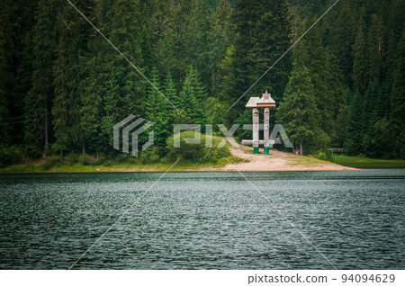 Lake Sinevir in the Carpathian Mountains Lake Sinevir in the Carpathian Mountains 94094629
