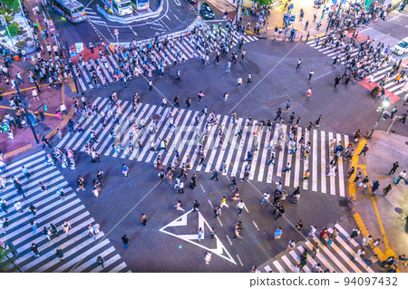 Tokyo cityscape in Japan World's highest number of deaths for 7 weeks, 2nd in the world for 4 weeks. Even at night in front of Shibuya Station, adult style before the corona disaster = September 9 94097432