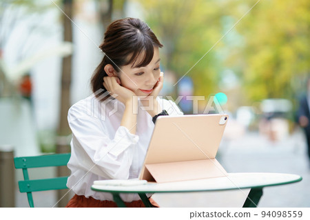 Woman with a tired look Woman with a tired look 94098559