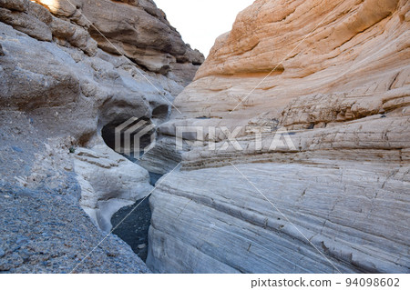 死亡谷國家公園的馬賽克峽谷（美國加利福尼亞州） 94098602