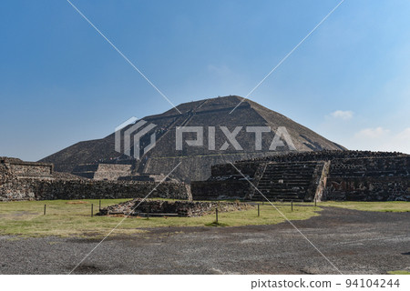 Pyramid of the Sun at Teotihuacan Ruins (Mexico) Pyramid of the Sun at Teotihuacan Ruins (Mexico) 94104244