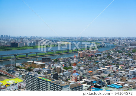 江戶川區,東京北側的城市景觀和從塔廳船堀天文台看到的荒川 江戶川區,東京北側的城市景觀和從塔廳船堀天文台看到的荒川 94104572