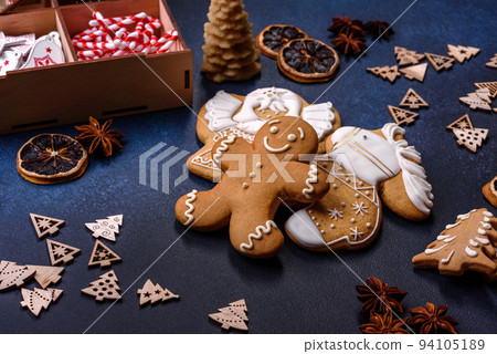 Delicious gingerbread cookies with honey, ginger and cinnamon Delicious gingerbread cookies with honey, ginger and cinnamon 94105189