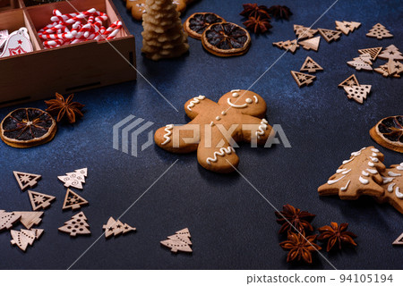 Delicious gingerbread cookies with honey, ginger and cinnamon Delicious gingerbread cookies with honey, ginger and cinnamon 94105194