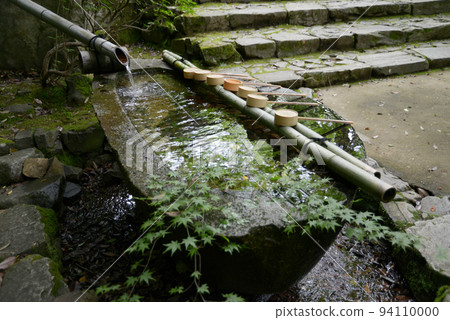 Eigen-ji Temple's approach to the water basin, Higashiomi City, Shiga Prefecture 94110000