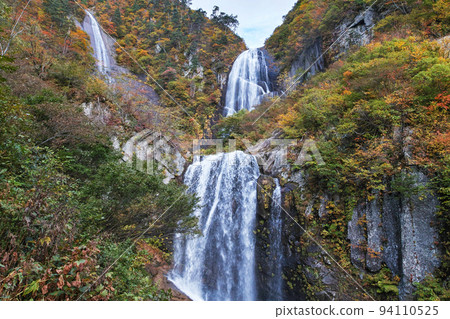 秋田 / 安須瀑布的紅葉 94110525