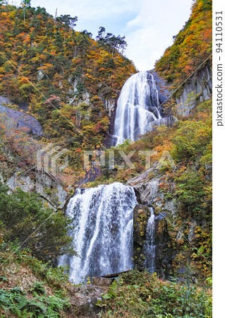 秋田 / 安須瀑布的紅葉 94110531