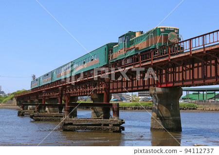Norokko crossing the Kushiro River 94112737