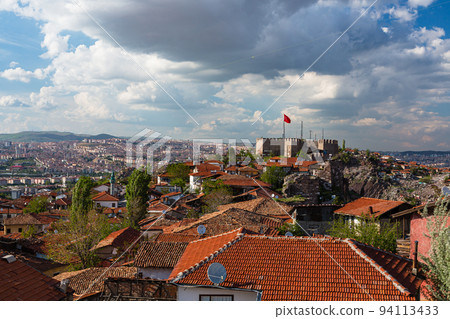 從土耳其首都安卡拉老城的一座小山上,從安卡拉城堡的城牆可以看到這座城市 從土耳其首都安卡拉老城的一座小山上,從安卡拉城堡的城牆可以看到這座城市 94113433