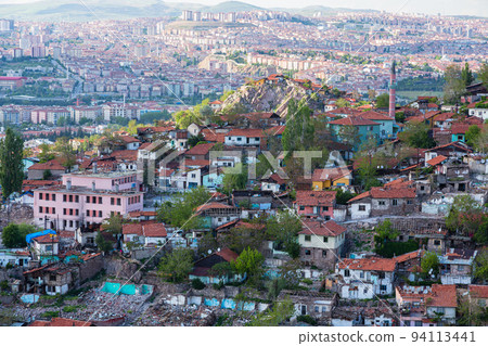 從土耳其首都安卡拉老城的一座小山上，從安卡拉城堡的城牆可以看到這座城市 94113441