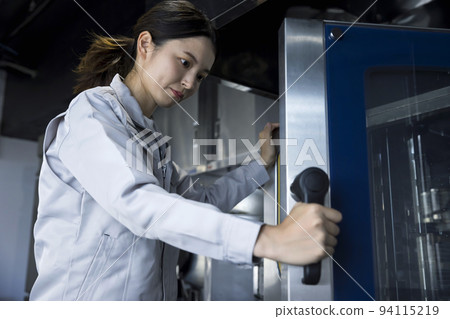 Woman wearing work clothes, kitchen maintenance image Woman wearing work clothes, kitchen maintenance image 94115219