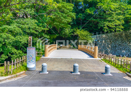 Matsue Castle's Chidoribashi Bridge (Matsue City, Shimane Prefecture) 94118888