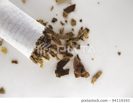 Broken cigarette at higher magnification 94119393