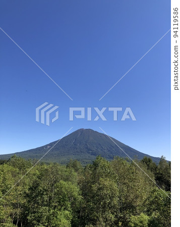 Mt Yotei in the cloudless blue sky Mt Yotei in the cloudless blue sky 94119586
