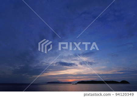 Twilight evening sky and ship sailing in the strait/summer/super wide angle/sky main/220825pm Twilight evening sky and ship sailing in the strait/summer/super wide angle/sky main/220825pm 94120349