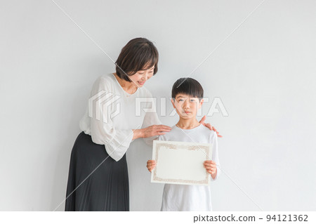 有證書的男孩和女人（比賽，及格，課程） 94121362