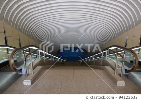 Downstairs with stylish roof 94122632