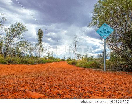 澳大利亞沙漠、招牌、天空和雲彩 94122707