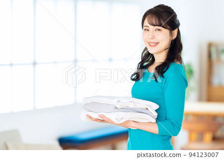 Women Housework Laundry Living Lifestyle Casual 94123007