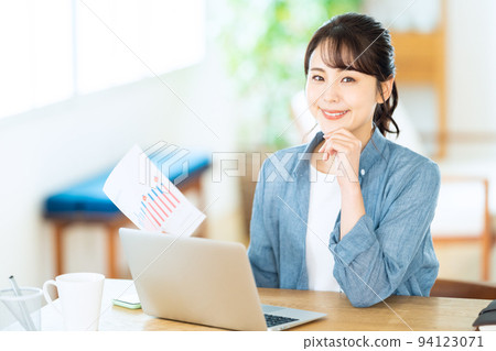 女士電腦遠程辦公生活生活方式休閒 94123071