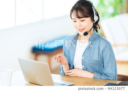 女人，電腦，遠程辦公，客廳，在線會議，生活方式，休閒 94123077
