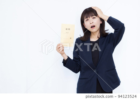 A business woman in her thirties who is surprised to hold her head with a calculator 94123524