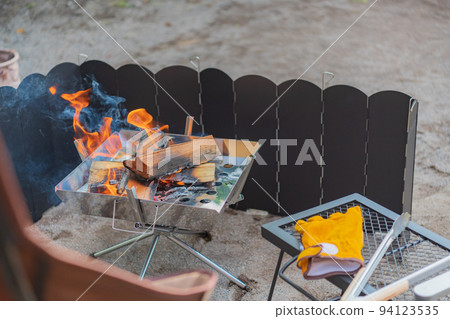 Camping bonfire outdoor image material 94123535