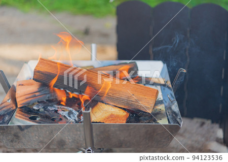Camping bonfire outdoor image material 94123536